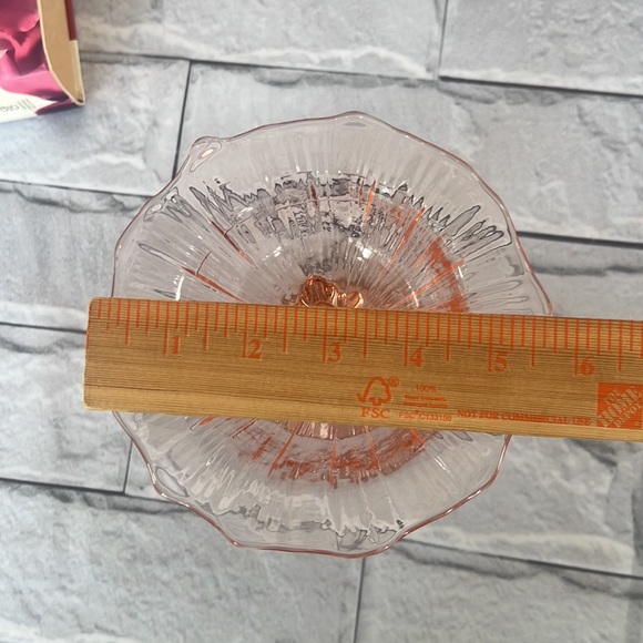 Vintage Pink depression, glass, coy fish Capote - Picture 6 of 7